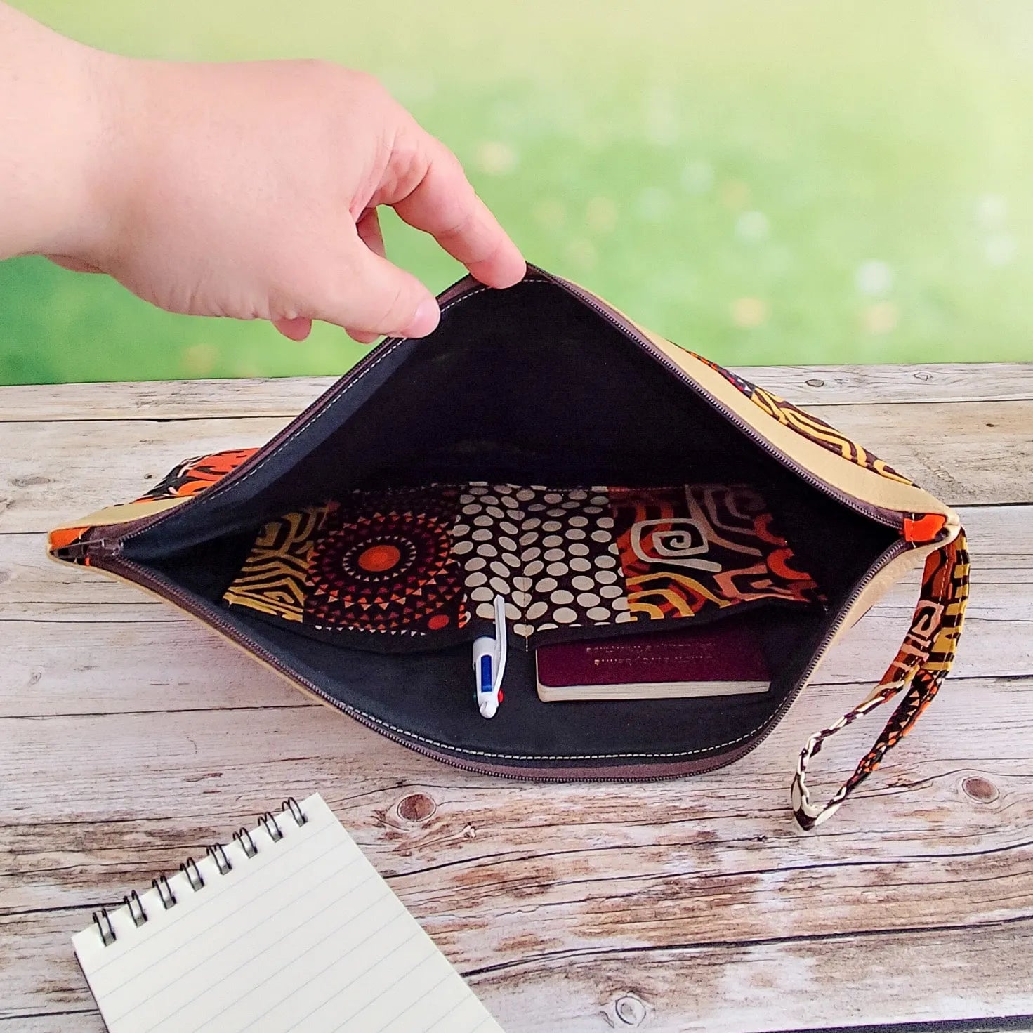 Pochette à main souple Femme - Multi motifs Wax marron et simili cuir doré - Hop Ho Pop's