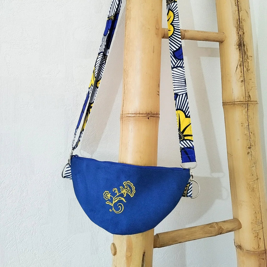 Pochette bandoulière suédine bleue et intérieur Wax - format Demi-Lune