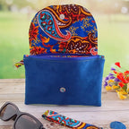 Pochette Dragonne brodée bleue - Motif Cachemire - Hop Ho Pop's