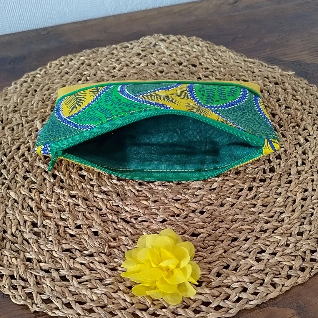Pochette plate en suédine jaune et tissu Wax vert