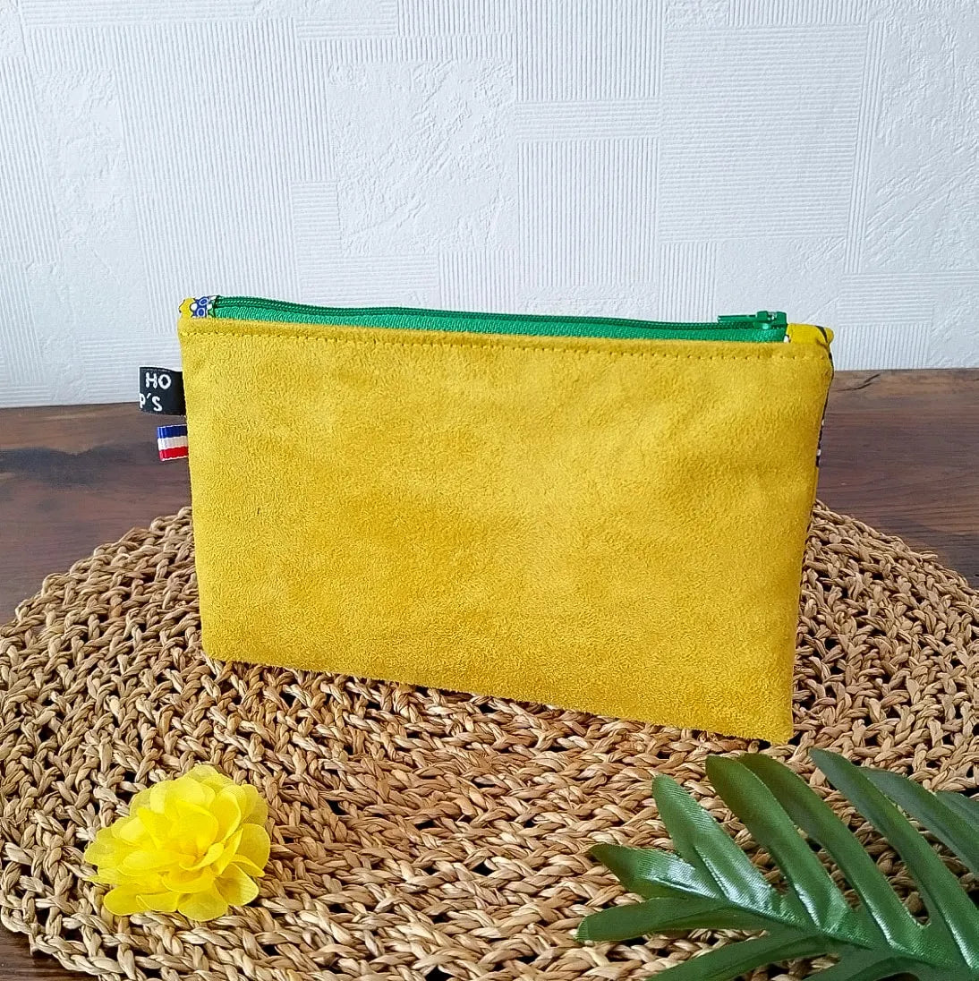 Pochette plate en suédine jaune et tissu Wax vert