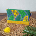 Pochette plate en suédine jaune et tissu inspiration Wax vert et jaune