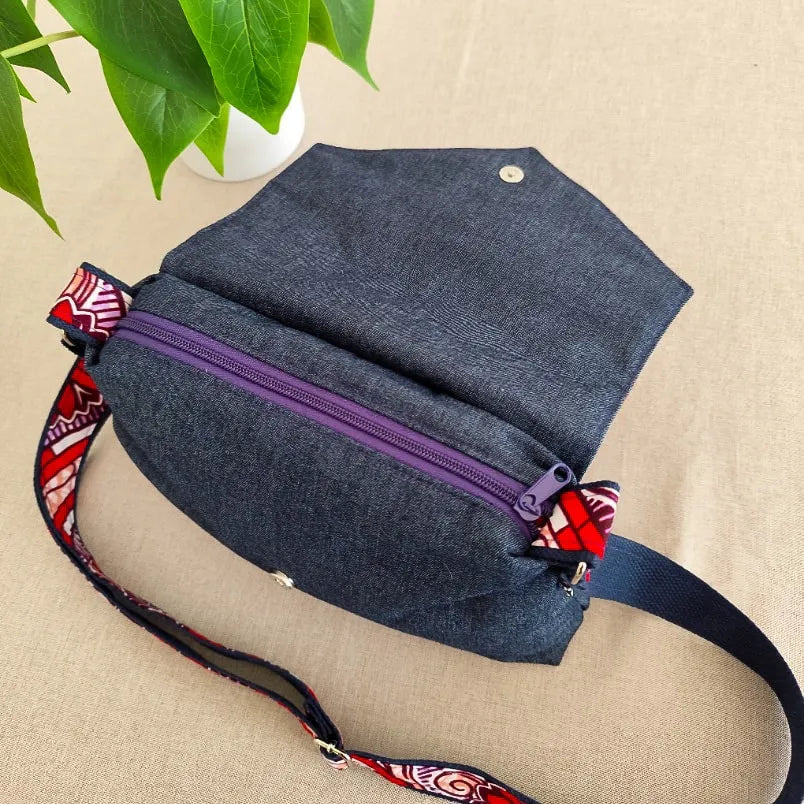 Rabat sac à main en tissu jean denim bleu marine et tissu wax rouge et blanc