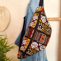 Grand sac banane en tissu Wax motif ethnique noir jaune rouge et blanc