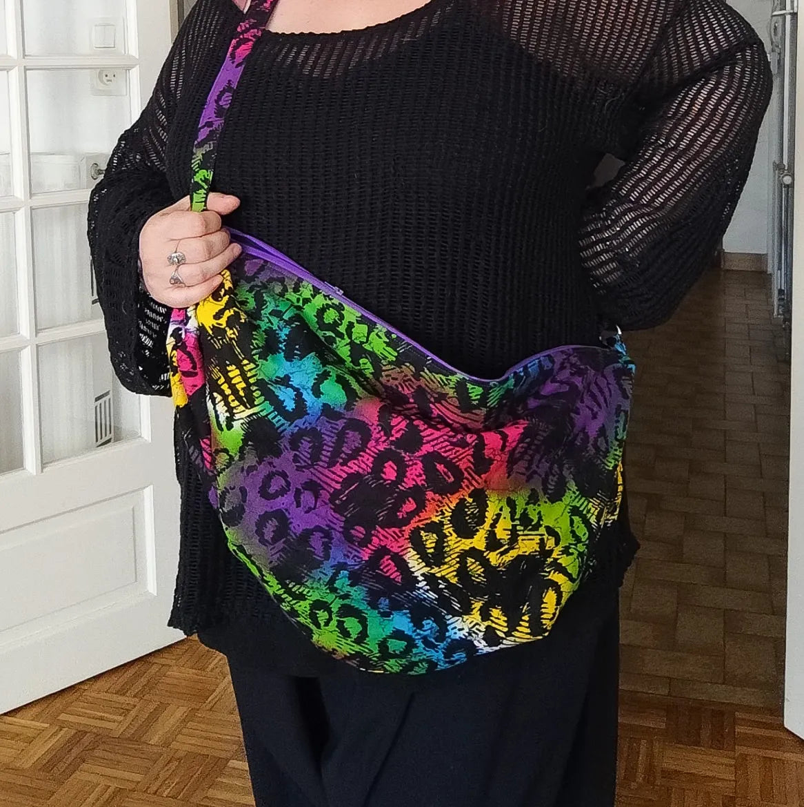 Grand Sac demi lune  en tissu Wax multicolore motif Léopard
