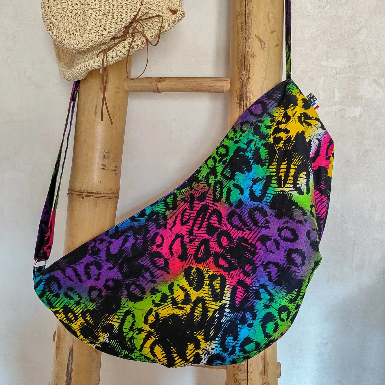 Grand Sac demi lune  en tissu Wax multicolore motif Léopard