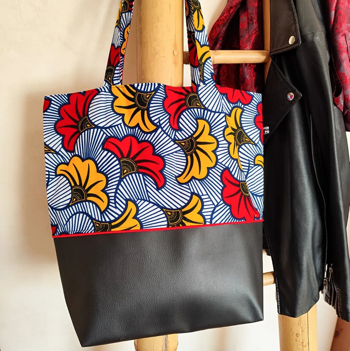Sac Cabas simili cuir noir et tissu Wax "Fleurs de Mariage"