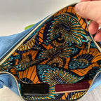 Sac demi lune en denim bleu et tissu wax motif ethnique jaune