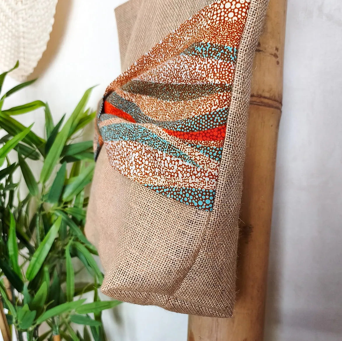 Sac Cabas toile de jute avec nœud en tissu Wax orange, bleu et beige - Fait main